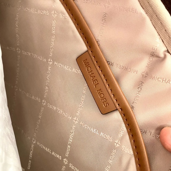 Michael Kors Jet Set Travel LG Laptop Case - Picture 7 of 7